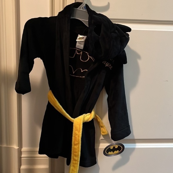 Bruce Wayne Batman bathrobe. with mask hood.  size xs 4-5 - Picture 7 of 8